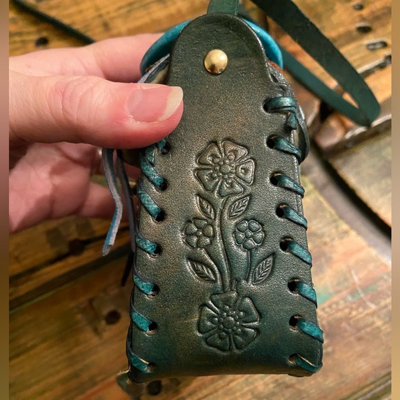 Vintage Made In Mexico Turquoise Leather Mini Saddle Stamped Crossbody Bag - Picture 6 of 12